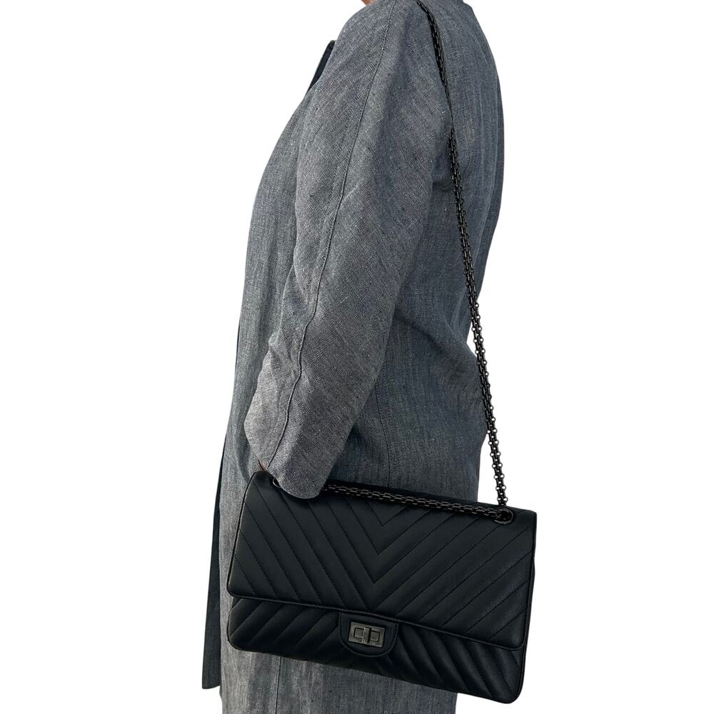 Chanel Reissue 226 Black Chevron Calfskin All Black HW Limited Full Set - Picture 2 of 16